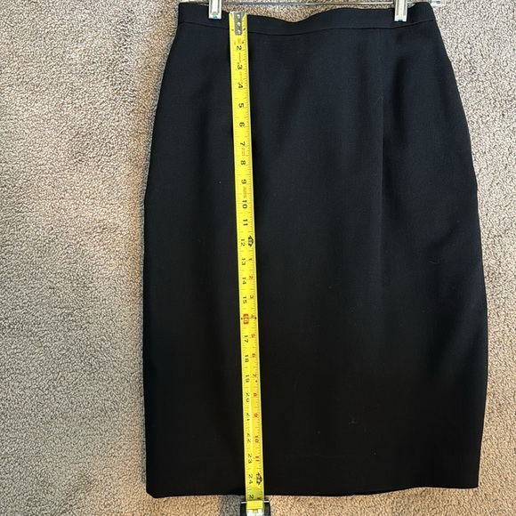 Elegant Black Midi Skirt - Picture 8 of 8